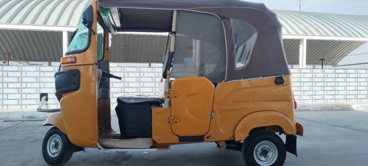 سلام عليكم شباب تكتك للبيع موديل واحد وعشرين رقم وسنويه بسمي تكتك بيهه ضربه بصفحه ومعمره المكينه بوشه وبستم وبيهه قليل خياس تكتك كلش حلوه سعر (7 250) مكاني المجر الكبير ***********
