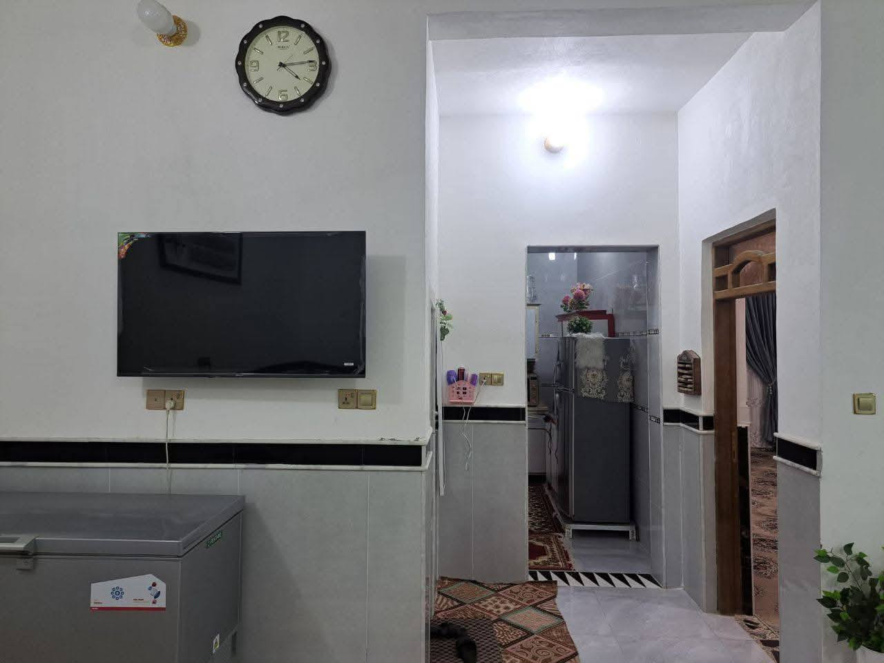 #يالله_توكلنا_ع_الله

السلام عليكم
بيت للبيع 
في منطقه سيد جميل

مساحته 200 متر طابو صرف
قرب مدرسة الحشد

بناء حديث2020 نظيف البيت  عكاده 

السعر 110 وبيه مجال للشراي 

الاتصال ع الأرقام التاليه أو مراسلتنا عبره الواتساب
اخوكم ابو مهدي للعقار***********
حيدر ابو اسد للعقار   ***********

ولدينا جميع البيوت والقطع الارضي بأسعار مناسبه 

ونحن جاهزين لعرض عقاركم عندنا
