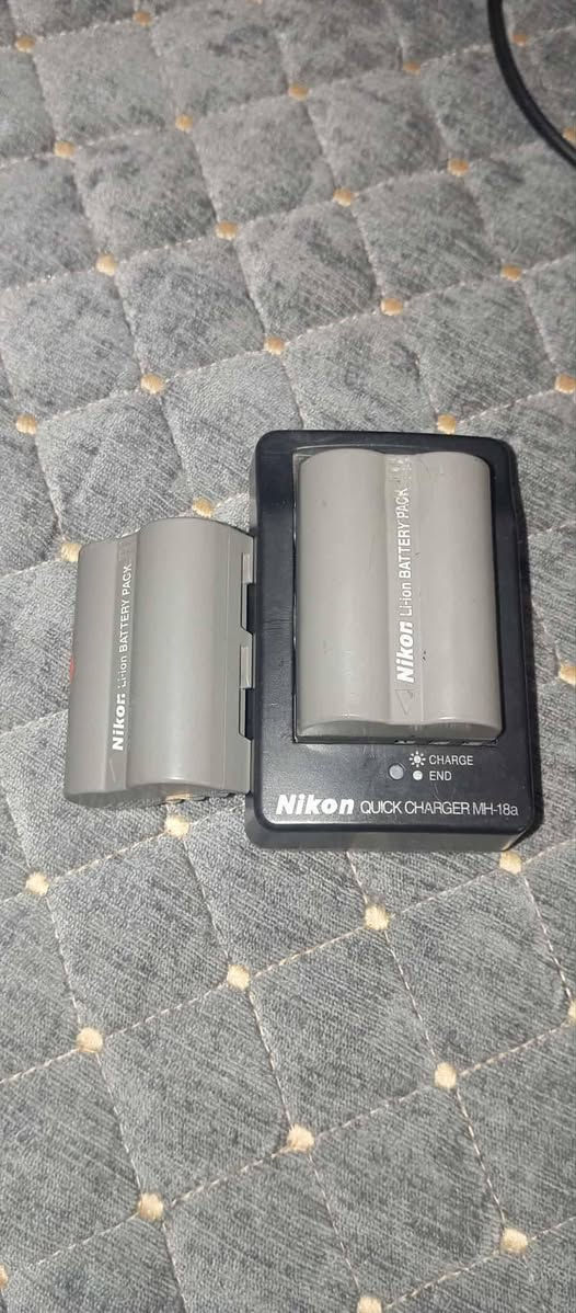 السلام عليكم كامره نيكون D90 جاهزه مع ملحقاتها 
شاحنة دبل بطارية 🔋 حزام كتف عدسات عدد2 
السعر 300 وبيها مجال للستفسار :***********
المكان واسط النعمانية
