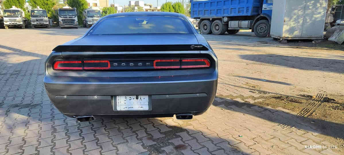 السلام عليكم
جالنجر موديل ١٢ لون رصاصي 
حادث جاملغ وشويه من الباب 
محدث بجم ١٧ انجل لايت متغير
سياره كير  مكينه ٣٦٠٠ كلش نضيفات 
تبريد ثلج تدفئه شغلات سياره 
بيها شخوط  بالكشر بسيطه 
وصدرها يرادله ادامه
سعرها ١١٣ وبيها مجال بسيط
مكانها جكوك قرب الكاظميه
*********** بغداد, العراق
