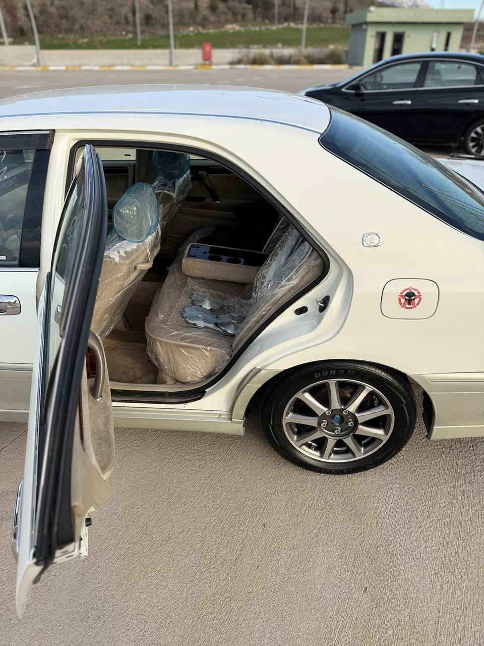 تویتا کڕاون مەلیکە بڕاوە بڕاوە
سعری ٤٣گەڵاو مەجالیکی کەم
ژ.م***********
موشتەری نی بیزارمان مەکە پیت زۆرە تەلەفۆن مەکە
شوین قەزای دوکان
مەلیکە مۆدیل ٢٠٠٣بڕاوە  بی بۆیاخە سەیارەکە ڕەسمی سۆنەرەکەیم داناوە
٢٠٠٣ی مۆزی 
لایتی پیشو دوای کریستاڵ
٣دوگمەی  ٤کوشن کارەبا پەردە دەشبوڵ نەجەف
مەکینە دیفۆڕی گەورەD175 بی دیلکۆ
بیچاڵ بی شوخت بی بۆیاخ 
کامل کامل جایز کراوە 
تەبرید ساردیو گەرمی بەشەرت 
کامل جایز کراوە هەموو گیانی بەشەرت 
چرکەو ١٠٠دۆلار ببڕە
عەیبوو ١٠٠دۆلار ببڕە
٤تایەو ویلی نەجمەی لۆک لۆک بۆ بەسراوە
هایدرۆلیکی گیڕی گۆڕاوە
هەموو گیانی بەشەرت✅
گیڕومەکینەی بەشەرت
سەیارەکە کامل جوانکاریشی بۆ کراوە
باڵی سنوقی بۆ بەسراوە تەنها سایەقیکی دەویت
لەخزمەت هەموو لایەکم
شوین قەزای دوکان
تکایە موشتەری نی سەرمان مەیەشینە🤍
