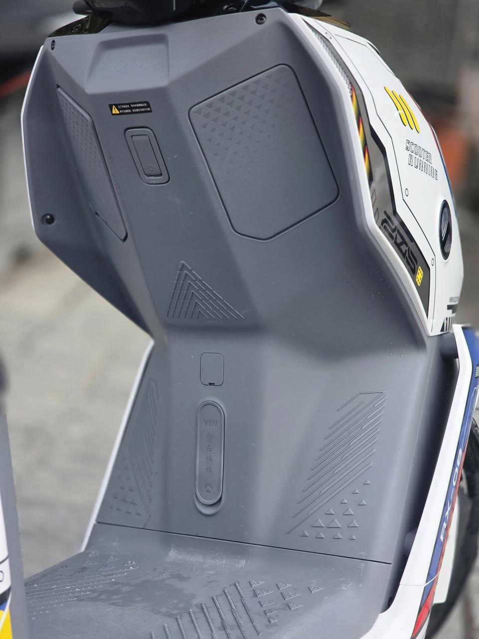 CAROW
٦ باتري مسطرة 
ملف ٢٠٠٠
سرعة ٨٠ حقيقي 
دراجة ماشية شي قليل كلش جديدة لوك 
تجي نضام ٤ كارتات تشغيل 
مفتاح طوارئ 
تشغيل برمز ٤ ارقام 
كشن كهرباء تصعد فوك الدراجه ياله تمشي 
استيرن كهرباء بم قفل ستيرن 
مواصفات كلش هواي 
مكاني بغداد 
شراي اتصل واني خادم الك 
*********** 
متواجد واتساب
