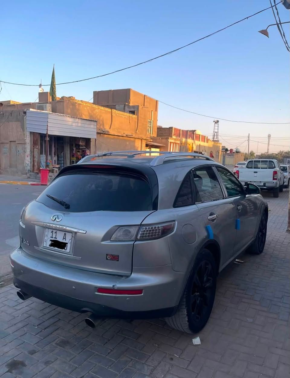سلام عليكم انفنتي fx35 خليجي رقم بغداد انكليزي مصبوغه حزام جماليه ضررها جاملغ خلفي بدون دواخل جاهزه مكينه كير حذاديه سعرها ٧٠وبيها مجال لشراي ‭***********‬ 
مواصفات السياره 
بصمه تشغيل 
بصمه ابواب 
كشنات جلد 
تدفئه كشنات
فتحه سقف 
تحكم ستيرن
شاشه +كامره بلاد
مكان السياره الديوانيه قضاء الحمزه
