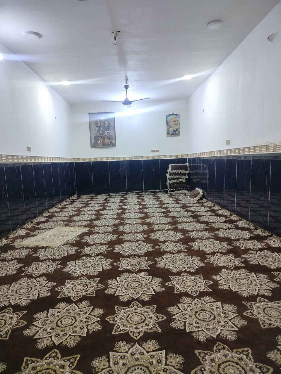 دار للبيع شاطيه بناء 250متر المساحه الكليه نص دونم طابو 25 العنوان العماره حي العسكري ***********
