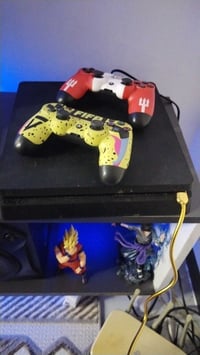 بلايستيشن ٤ • مستعمل • يدات ٢