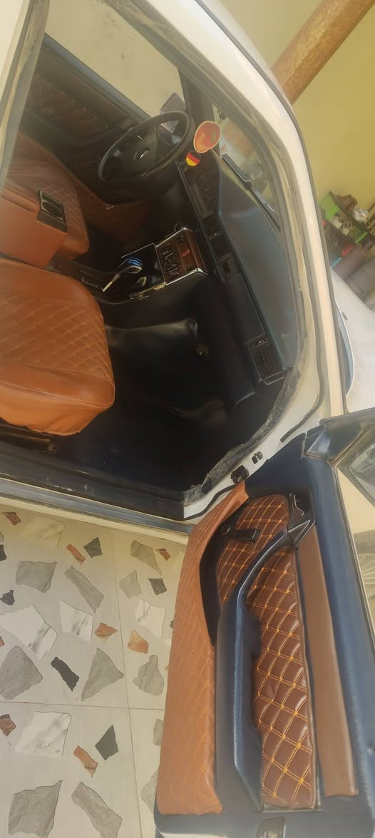 السلام عليكم 
مارسدس دب  فول موديل 88 بلاد مسجله 90 بل السنويه رقم دولي
لايت زنون مال الفين وسنوية جديده محرك بطه 2500  شرط دواخل كل جدید  قواعد دبلات بلاد   تبريد  تايرات ويل جديد شرط كيرو محرك تحويل غرامة سیارة جاهزه مابيه نقص 
سعر 70 بية مجال 
***********
