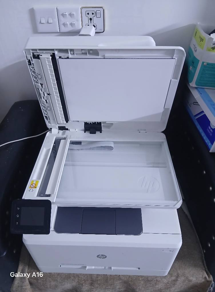 طابعة ليزرية hb laseJet pro 281dn 
طباعة وجهين تلقائي 
ملون وعادي 
سكنر استنساخ طباعة 
فيدر للنسخ السريع والارشفة 
منفذ فلاش للخزن والارشفة 
تحتوي على شاشة لمس مع لغة عربية 
احبار باودر جدد
خدمية للملازم والطلاب والمكاتب والاستخدام الشخصي والدوائر الحكومية 
السعر ٢٥٠


**إذا كنت صاحب هذا الإعلان وتريد حذفه لأي سبب، رجاءا أرسل رسالة إلى الدعم الفني**