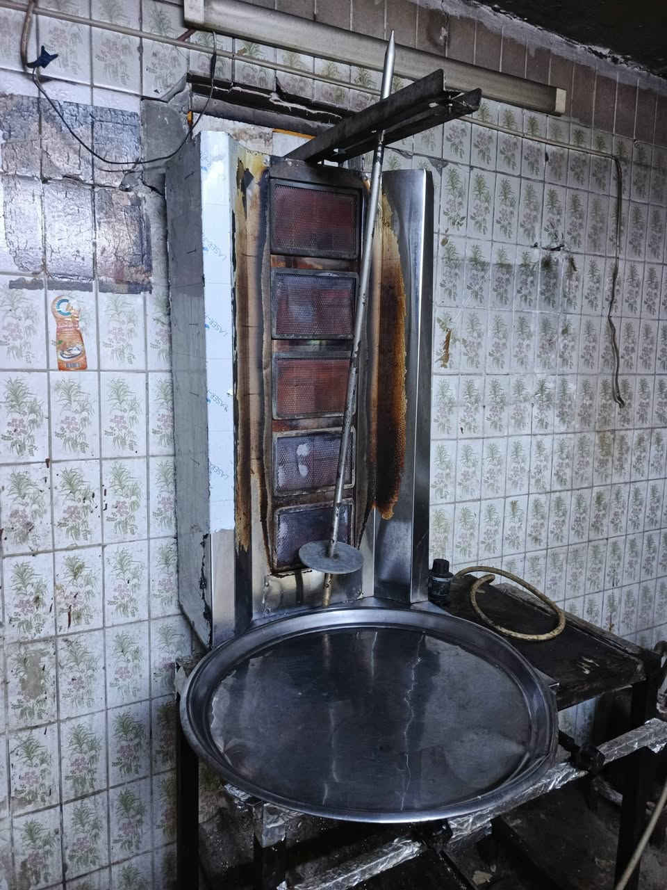 للبيع للبيع
السلام عليكم
شواية كص خمس عيون نظيفة مع صينية وقاعدة الشيش وسكين كهربائي للبيع مثل ماموضح بالصور للاستفسار الاتصال على الرقم ***********
