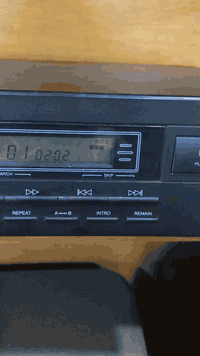 سلام عليكم
بۆ فرۆشتن - للبيع
جهاز سي دي فقط صوت وجبات اولية قديمة اوروبي .
صحيح شاصي بيهة شخط لكن 
داخل ذهب على وضعية الشركة
نضافة تامة ٩٩% 
المهتم الحقيقي تواصل مسنجر
***********
