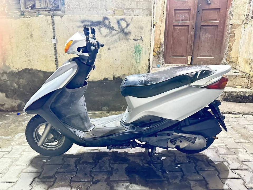 ابريز البيع.  الدراجه طافيه السعر 250 رقم الهاتف ***********
