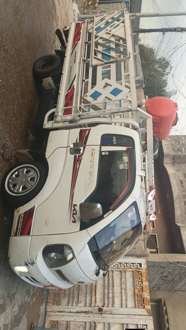 من رخصت الادمن كيا 2015 بيهه تبخير انقص يوميه لتر دهن بس شويه وتبريد يرادله غاز فقط بيهه خياسات يم الباب اليسره مثل ما واضح بل  هاي كدامك السياره والصور اريد مراوس التنراواذا بيع اريدهه 90 قفل من الخير لا اتعملني ولا اعاملك قفل 90وذا اكو مراوس النترا خالي يراسلني خاص واني خادم مكان السياره بغداد المحموديه قرب الحولي رقم الهاتف *********** ابو سيف سياره بسمنه تحويل مباشر
