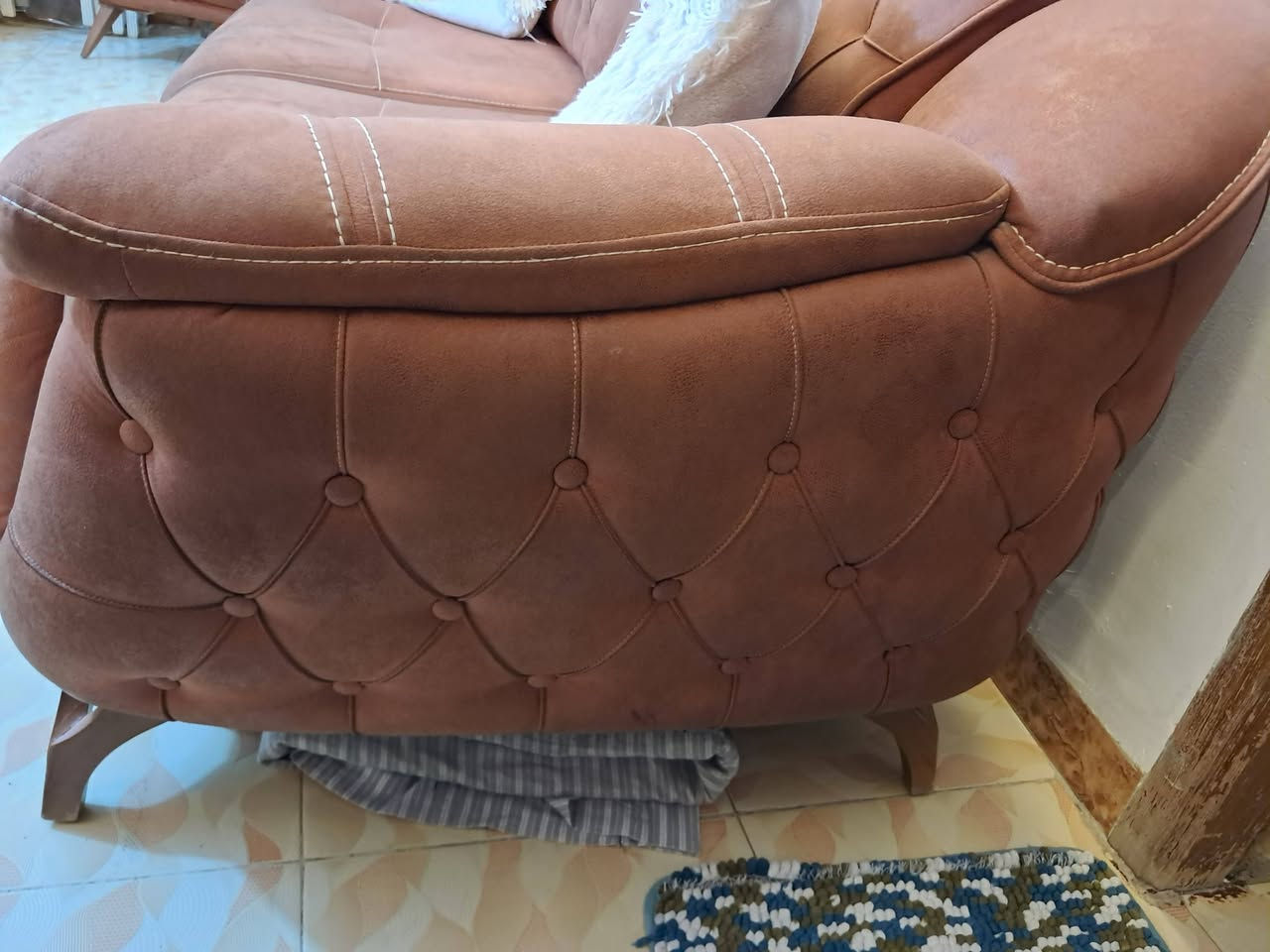 السلام عليكم
عندي تخم ٨ مقاعد تركي اصلي درجة اولى  
 قلاب الظهر وتر بروف اطارات الجوة كله خشب زان تركي  كامل اي ضرر مابي فقط المأشر عليه 
السعر ٨٥٠ الف وبي مجال قليل 
علمآ اني ماخذة ١٦ ورقة قبل فترة 
مكاني بغداد حي القاهرة قرب خزان الماء 
للاستفسار ***********
