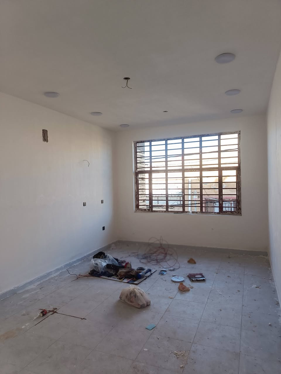 سلام عليكم خلفه لبخ بياض متفرغ هاتف ***********
