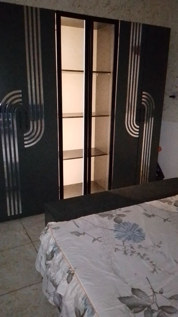 غرفه تركي اصلي ستخدام  شهر سبب البيع سفر   ملاحضه الغرفه لشاب اعزب يعني الغرفه نضيفه مرتبه جراراته فول  اخت الجديده  فقط نشدت وتخلت بل غرفه  للامانه. جايبهه بمليون ويريد يبيعه   للتواصل واتساب  ***********
