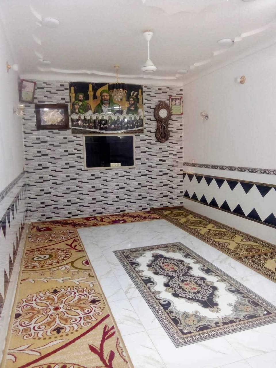 السلام عليكم عندي بيت 200متر سند 25مقابيل المستشفى مدخل مجمع حجي حسين 300متر عن الجسر الجديد بناء طابوق بيت مسلح بناء 2023 بيت كامل ما بي اي نقص للراغبين السعر خاص او الاتصال ***********
