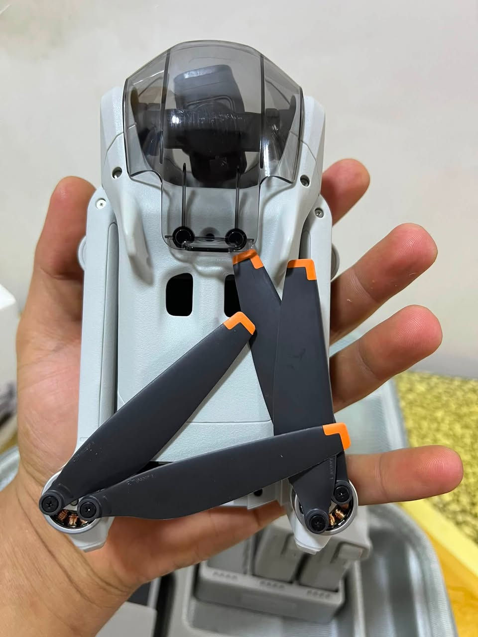 dji mini 3
درون بحالة الوكاله استخدام فقط للفحص  
جوستك سمارت 
بطاريات 2 
شاحنه 
كيبلات شحن 
حقيبه 
مكاني بغداد ***********
