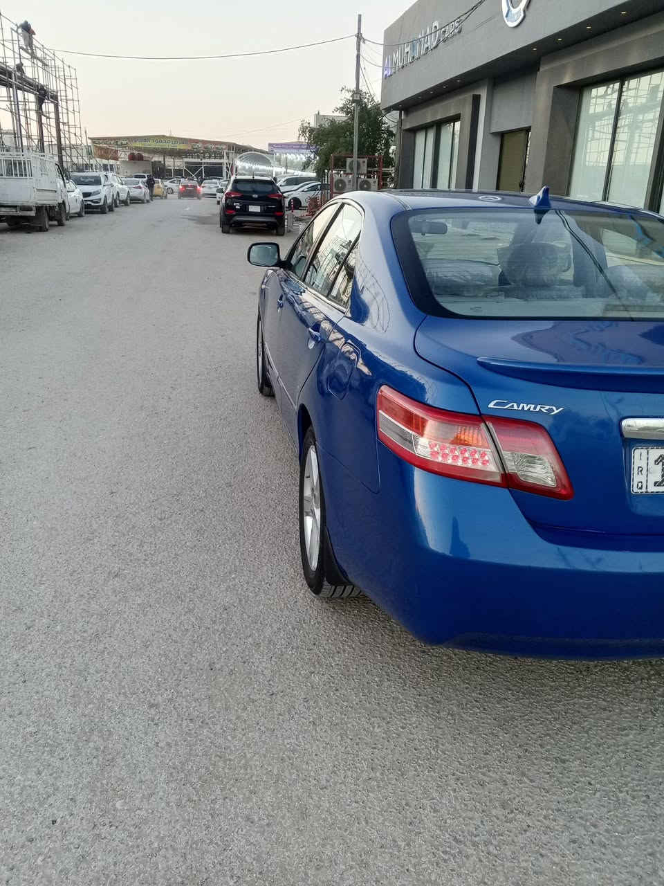 السلام عليكم للبيع كامري موديل 2007 خليجي سعودي رقم بغداد انكليزي بسمي مكينه 2400 لون ازرق جويتي سياره جديده مكفوله من كل ضربه بيهه كلير اثر جراد شرط بدون اي ضربه وبيهه مقطع فيديو قبل الكلير جاهزه من كلشي تبريد تخم تاير نكسن دواخل جديده سياره ماشيه قليل السعر 105 المكان ديوانيه رقم الهاتف ***********

