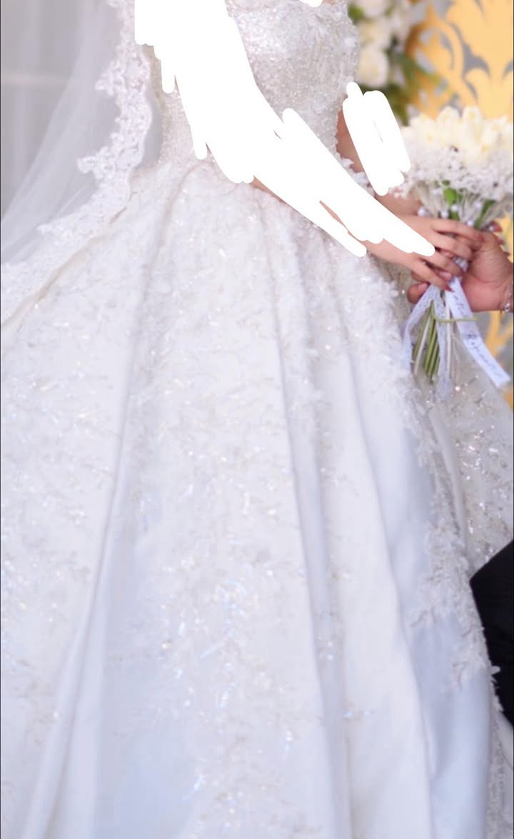 سلام عليكم 
بنات بدلة زفاف ملكية للبيع فخمة كلش التصوير ضالمها قماشها ستن ثقيل وشغلها هاند ميد مع طرحة ملكية ٥ امتار تقريبا ماخذتها من مصمم الازياء سيف العامري سبب البيع مكان ما عندي الها ومغسوله ومكوية مكاني نجف


**إذا كنت صاحب هذا الإعلان وتريد حذفه لأي سبب، رجاءا أرسل رسالة إلى الدعم الفني**