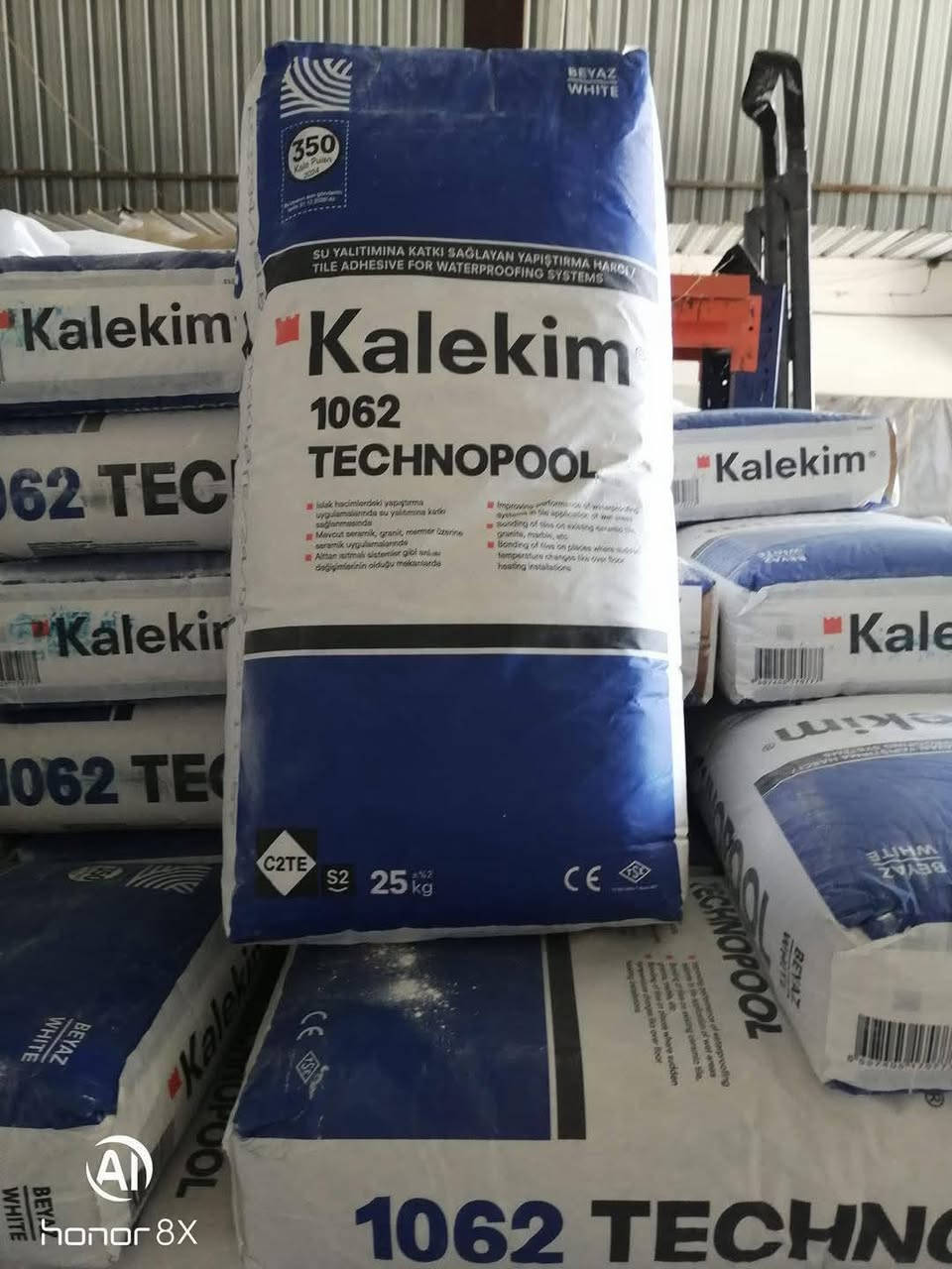 على بركة الله يتوفر لدينا جميع انواع الكاشي الموزائيك درجة اولى قياس 40+40
وجميع انواع الاشتايگر الخاص للسطوح مع كادر عمل متكامل كرسته وعمل.... 
سمنت ابيض تركي بسعر الجمله..... للاستفسار اكثر الاتصال على الارقام التالية متوفر وتساب 
☎️***********
☎️***********
