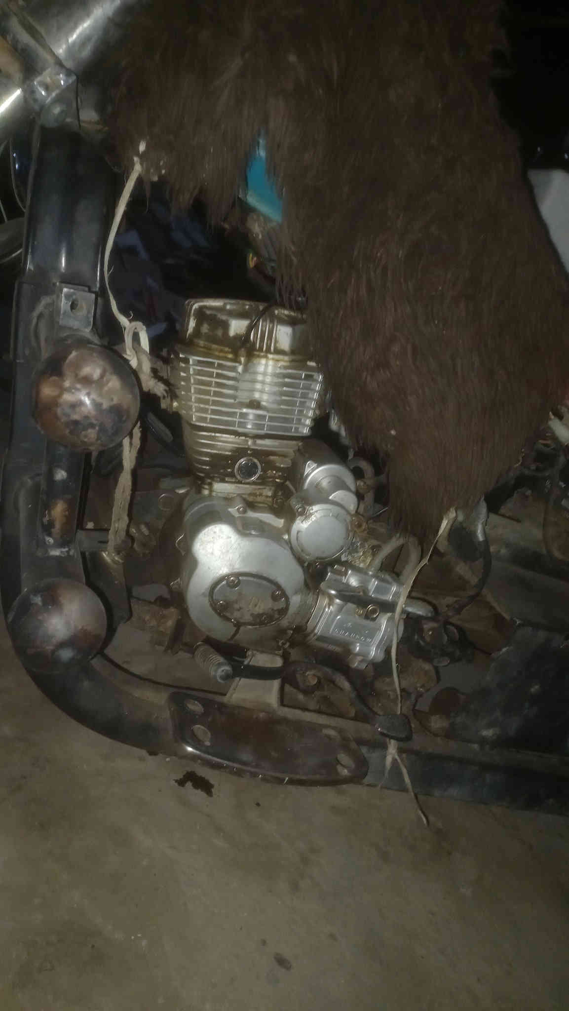 السلام عليكم ستوته امتي ار للبيع بدون اوراق مكفوله من تخذه من البيت ضايعه المكان بغداد السعر 850 بيه مجال خير من الله ***********
