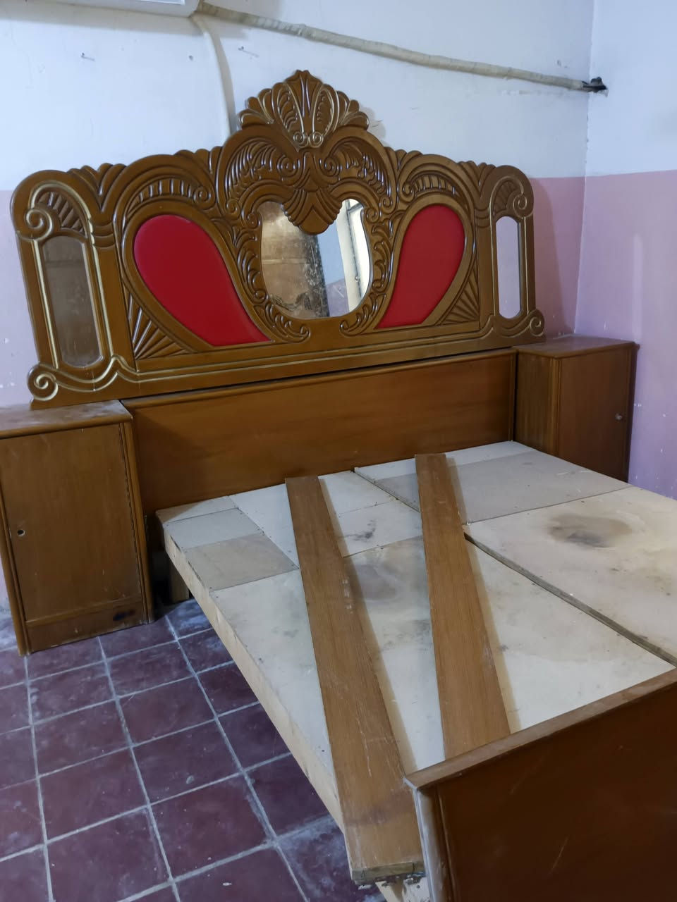 غرفة 6 طابقين صاج وجه وداخل تسگام الولد مستعجل يريد يشيل وما اصير عنده سعره قفل500 .
مكان نجف حي العسكري مدارس ***********
