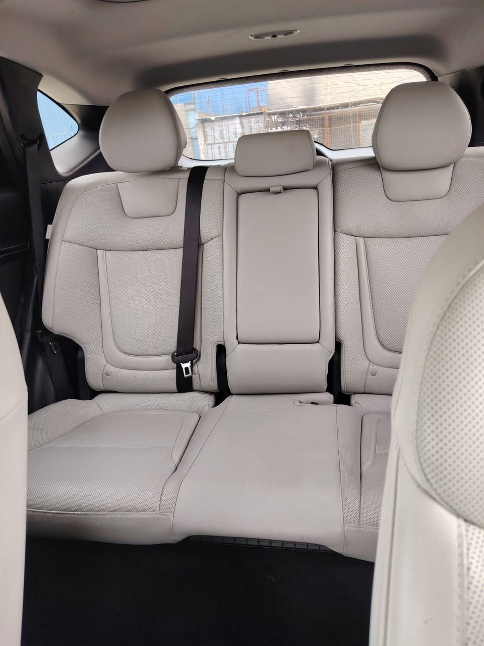 توسان 24 لمتد هايبرد
فول مواصفات واحد على واحد 
بانورما تقديم ترجيع بالبصمه 
كير دكم  داخل ابيض 
دخول جديد 
صور الحادث داخل المنشور 
كشر مكفول من الصبغ 
شاصي ايسر بي تعديل بسيط 
مكاني حله. 
    ***********
