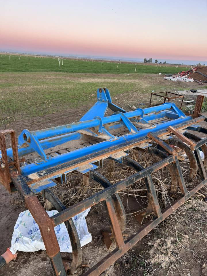 خرماشە 13 قۆڵ   قۆڵ درێژ بۆ فرۆشتن  بێ حەیبە یەک مەوسوم ئیشی کردیە.    ***********
