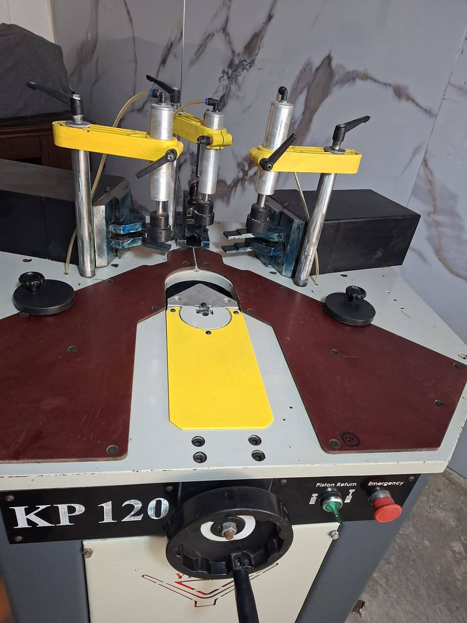 مکبس ( یلماز ایرانی) سنکل، نسبة النظافة 98/، مابه خلل ولا نقص، بشرط فحص.
السليمانية

*********** واتساب.
