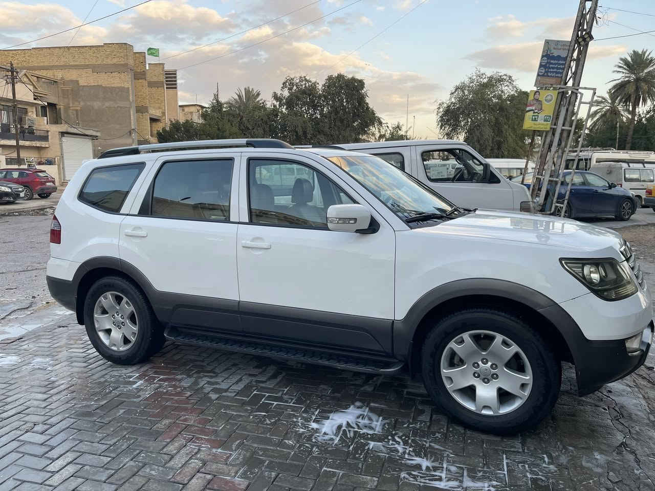 السلام عليكم ورحمة الله وبركاته 
كيا مهافي موديل 2013 
مكينه وكير مكفولات 
تبريد حار و بارد  
تخم تاير جديد 
صدر امامي خلفي مكفول فول نعومه 
سياره فول مواصفات عده زراك وبصمه 
داخل عسلي جلد  7 راكب  وشاشه
اشاير بالمرآه 
لايت زينون بلادي 
سياره مال جناي وتراي وين ميعجبك 
 الصبغ وباقي تفاصيل موضح بالسونار 
مكان السياره بغداد مشتل 
السعر 157 بيها مجال بسيط للطيبين
رقم انكليزي بغداد طويل تحويل ثاني يوم 
 
للاستفسار*********** 
واسف على الاطالع ودمتم سالمين 🩶
