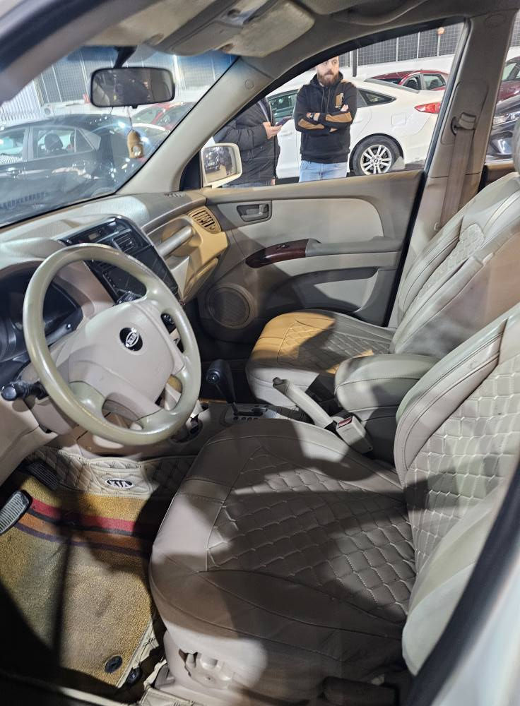 كيا ٢٠١٠ .بدون صبغ. سياره جديده مكانه اربيل ١٢٧ مجال بسيط  بيها رص فوك باب وره سكن بس
*********** أربيل, العراق
