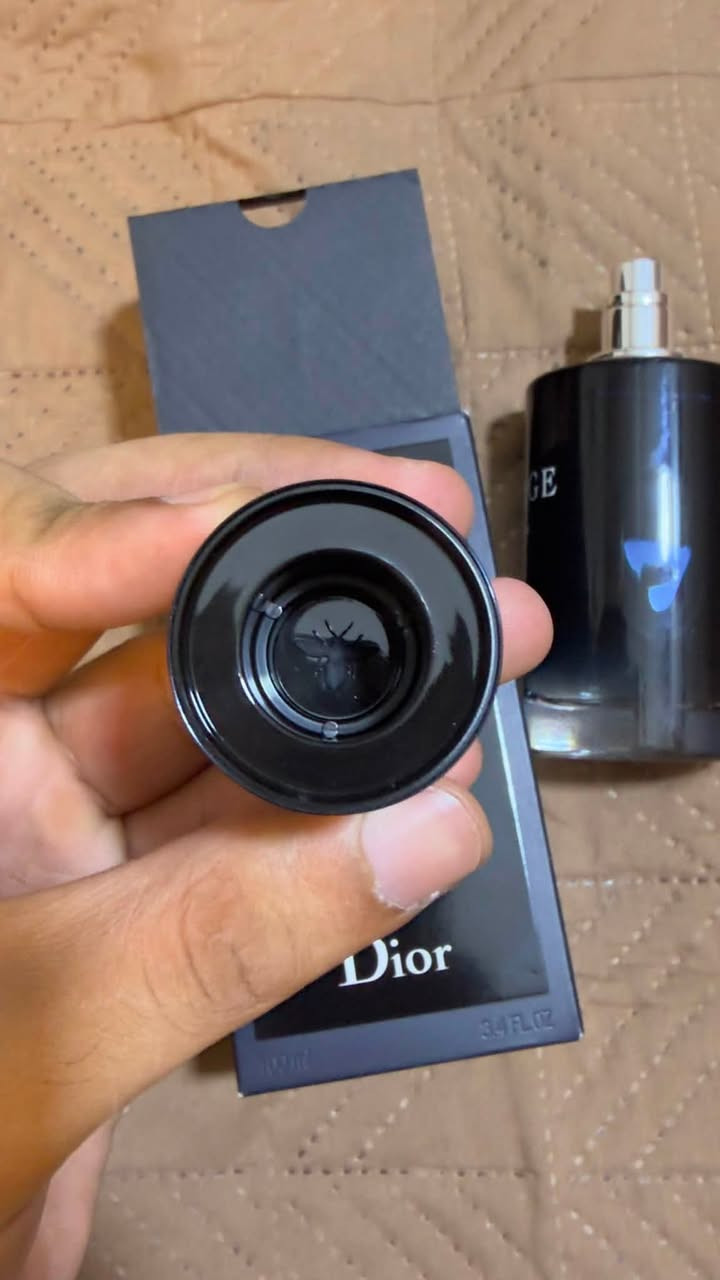 Dior Sauvage EDP للبيع
نسخة الـ100ml مُستخدم 3 رشات للتجربة فقط، مصدر الشراء امريكا/ولاية ميشغن ماخذه بـ170$ اريده بـ225 الف قفل.


**إذا كنت صاحب هذا الإعلان وتريد حذفه لأي سبب، رجاءا أرسل رسالة إلى الدعم الفني**