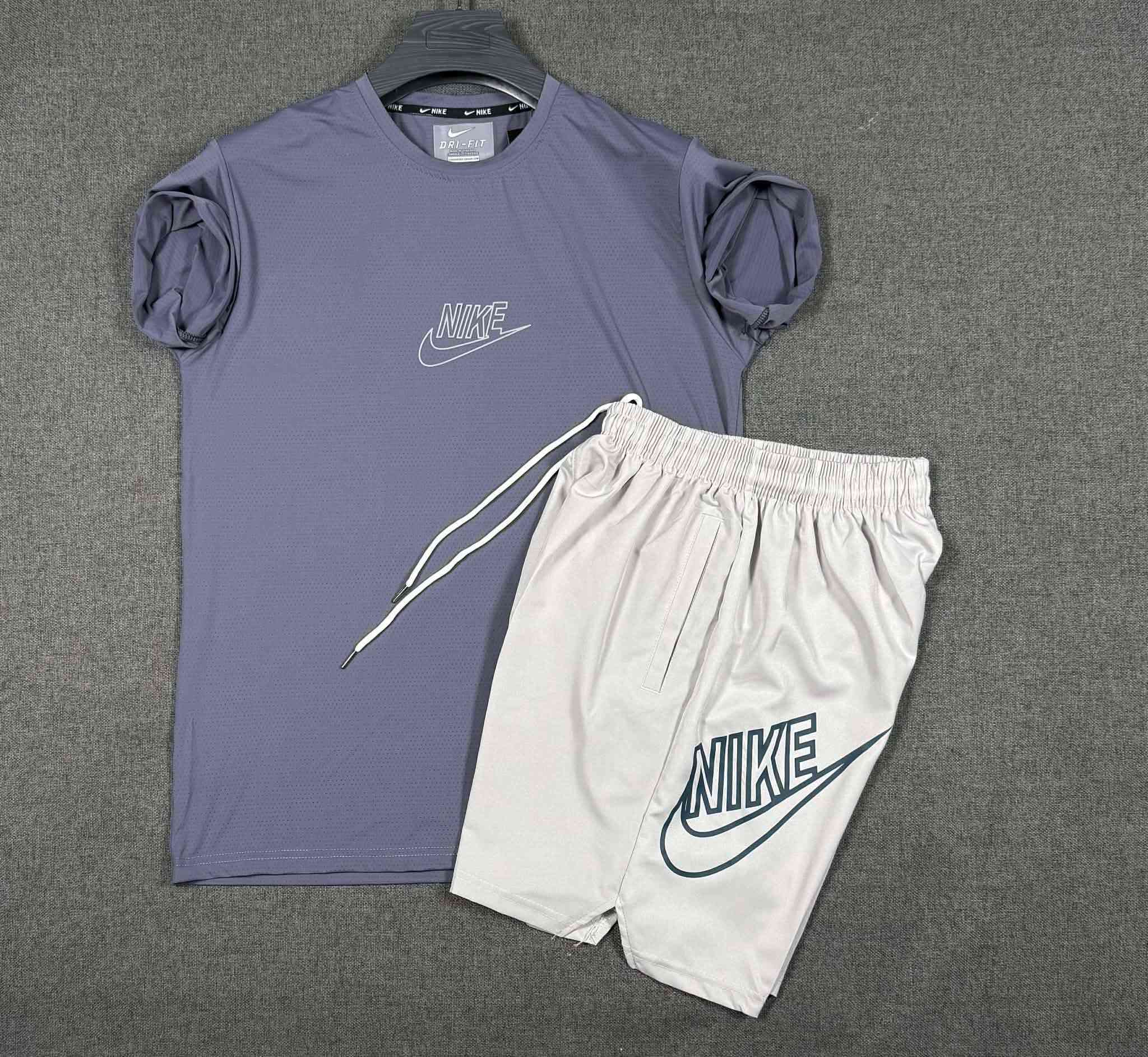 #رياضي
توفر تراك شورت ماركه 
الخامه وتر درجه اولى
القياسات من M/XXXL 
العنوان /بابل الاسكندريه مجمع حطين داخل السوك قرب مكتب حماده للموبايل
***********
