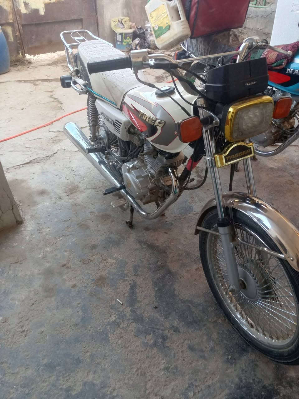 للبيع تايكر موديل 25 نقوصاتها كهربائيات طافيه وعوزها ترتيب شويه اني هامله السعر 500   رقمي*********** انتصل وبيك خير وتدلل
