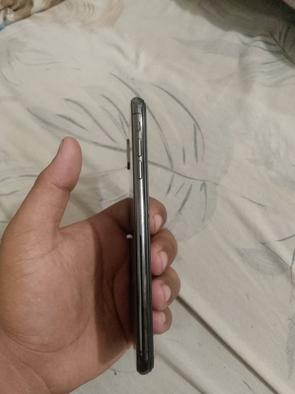 اكس  اس ماكس جهاز نضيف يخبل ذاكره 256 بطاريه 100 مبدله فيس ايدي شغال كله بلادي فقط بطاريه جهاز كمراته تخبل للبيع سعره 200 ويرهم مراوس رقم*********** وتساب تصال مكاني بغداد مدان
