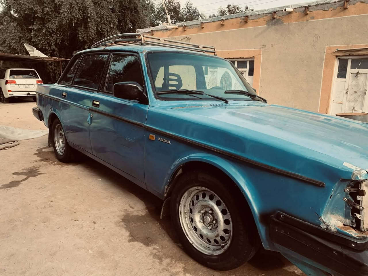 السلام عليكم
سيارة فالفو للبيع 
گير ومكينه ونجي موديل 82
السعر 25وبيها مجال 
للاتصال ***********
