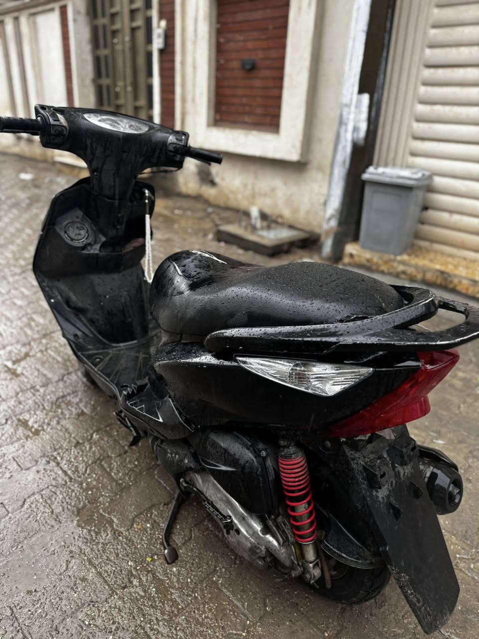 دراجة ثعلب للبيع
فوول نضافه اسود طووخ 
مكينه نضيفه محد واصلها 
كلشي وكالة 
بغداد الحرية ***********
