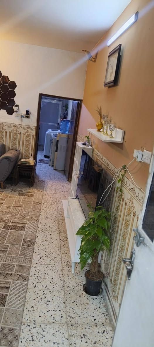 دار زراعي للبيع بغداد الشعب. خلف جامع الشروفي. طابو صرف سند 25. مكون من. طرمه واستقبال ومطبخ و3غرف. نوم. وحمامين. السعر 140.مليون وبي مجال. للتصال. ***********
