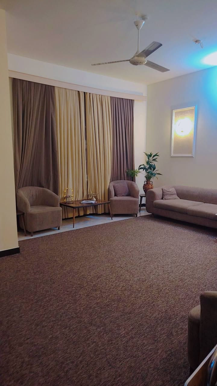 سلام عليكم بيت طابقين ١٥٠ متر ركن شارع ٢٠ تجاري شريط البلديات خلف محطه سما كربلاء طابو صرف
البناء طابوك جمهوري درجه اولى
البيت جديد بعد

تفاصيل البيت

استقبال وصاله ومطبخ وصحيات
كراج سياره صحيات جوه عدد ٣

طابق ثاني
غرف نوم عدد ٤ وصاله وصحيات وسطح صغير وجبير

يرهم مراوس بيت طابو صرف او قطعه

الاستفسار ***********
***********
