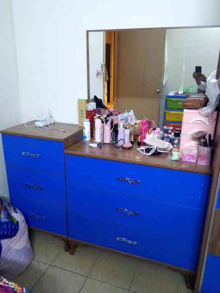 غرفه نوم 5 قطع جرابي منفصلات يعني تصير نفر وتصير نفرين بيه اضرار بسيطه سعرها مناسب  الاستفسار خاص
***********
