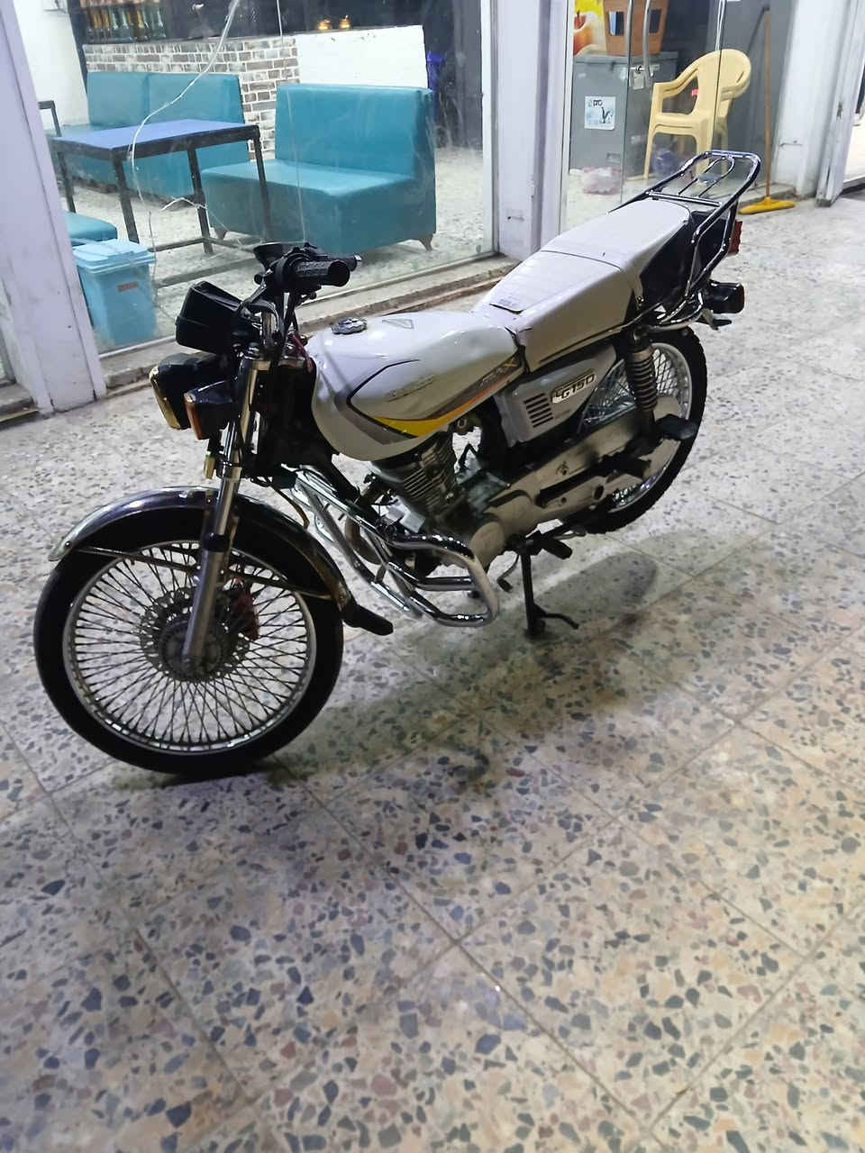 سلام عليكم دراجه للبيع 2023 دراجه جديد كهربائيات كلهه شغاله مكينتهه جديده او ما مفتوحه اوراقهه موجودة  الدراجه عوزهه دبلات الكدام واكفات فقط السعر 425 او بيهه مجال بسيط مكانهه بغداد/ للستفسار ***********
