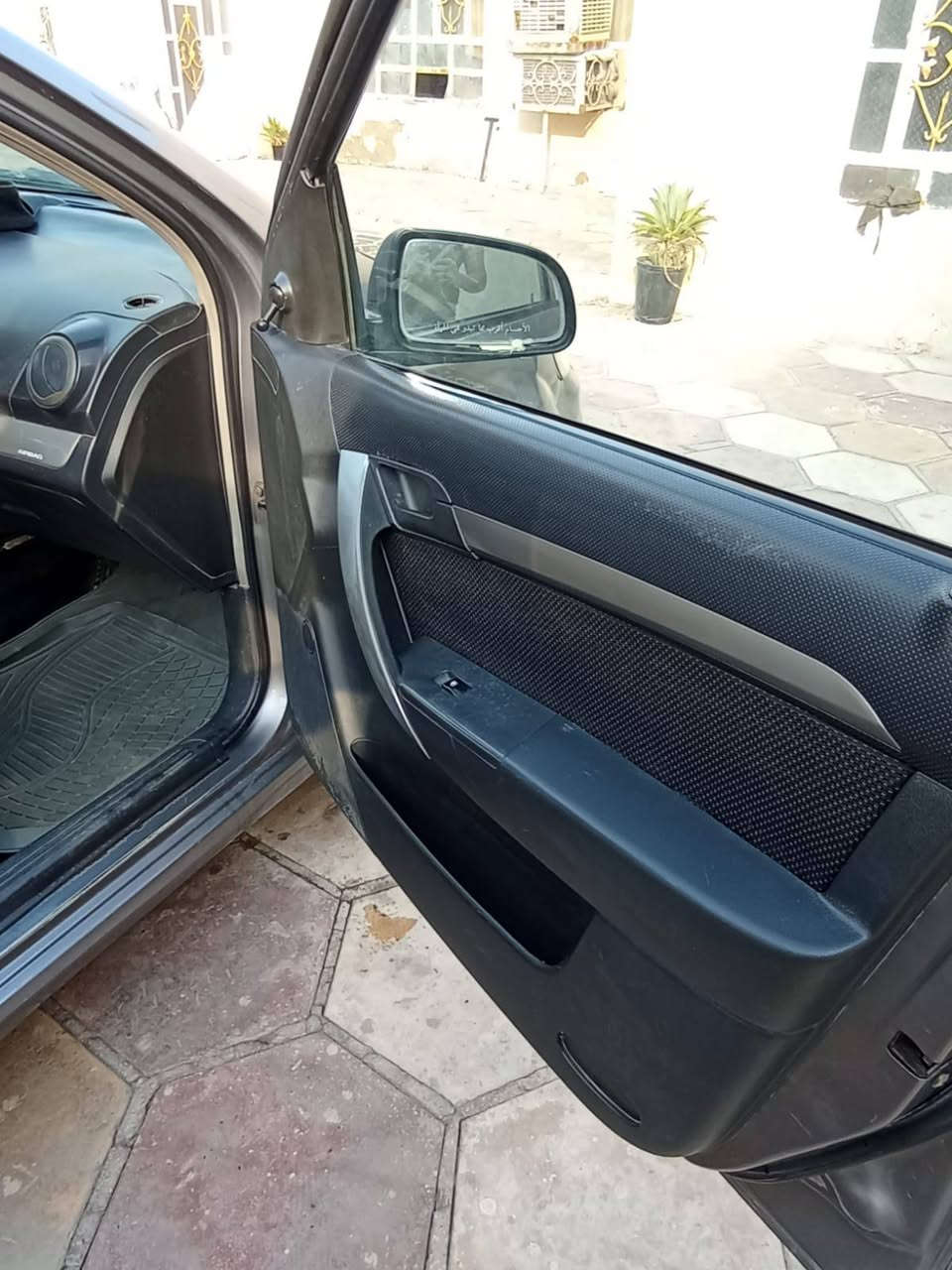 سلام عليكم افيو موديل 2009 رقم اربيل وكالة سياره مكفولة من الضربه دحجات بسيطه تبريد شغال مكينه 1600 سعر 57 وبيها مجال الاتصال ***********
