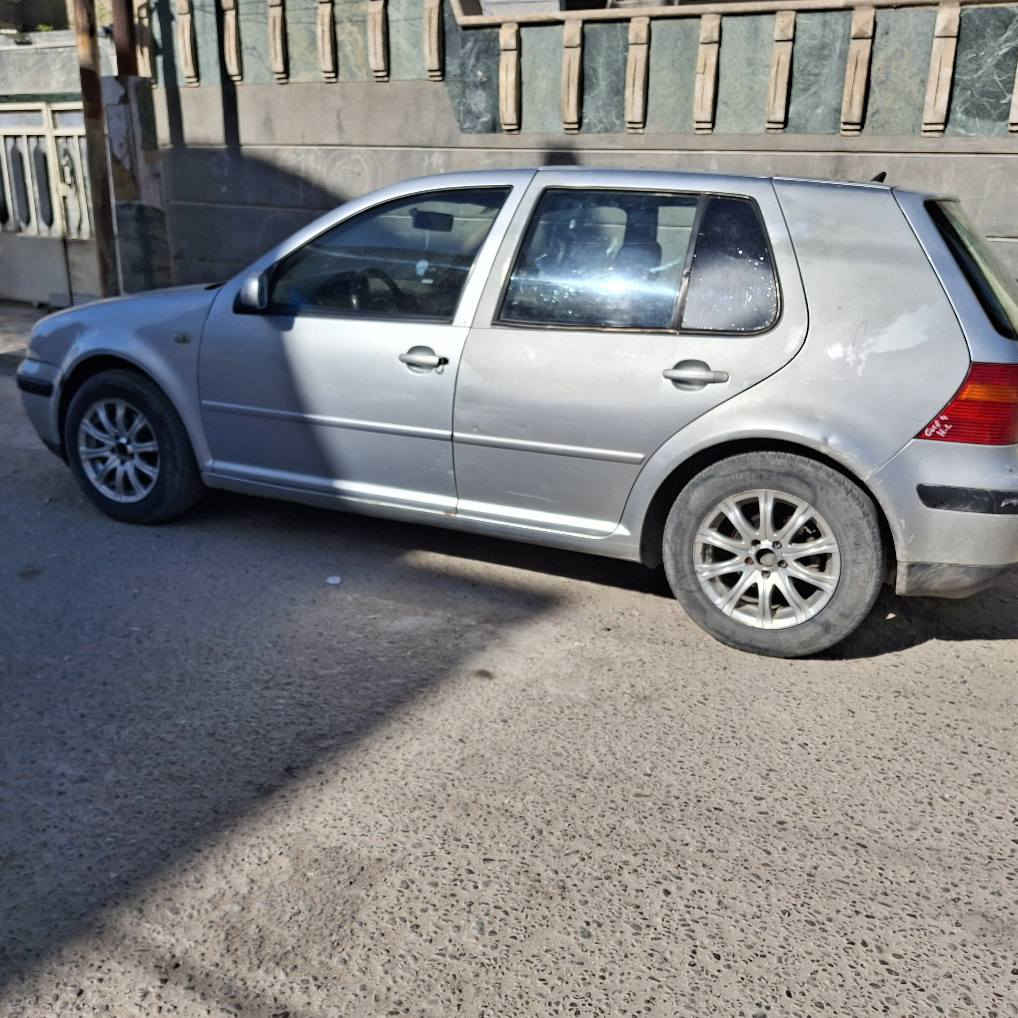 مكلف بالنشر
بيع او مراوس بكولف نفخ  
٢٠٠١ محرك ٢٠٠٠ كير عادي 
رقم بغداد باسمي 
صدر نضيف 
تبريد مو شغال 
كير و مكينه كلش نضيفات 
السياره مابيه اي حادث 
 اصلا وارد خليجي 
نقوصات السيارة 
دوشمه للبيبان 
و بيهة خياسات بالدوسه 
سعر ٣٥ 
وتساب : *********** بغداد, العراق
