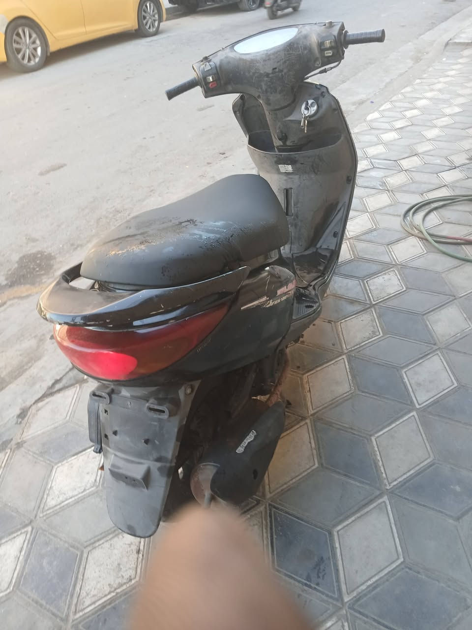 السلام عليكم بريز للبيع مابيه نقص صاله سنه ونص نازله سعر ٥٠٠ عنوان شعب ***********
