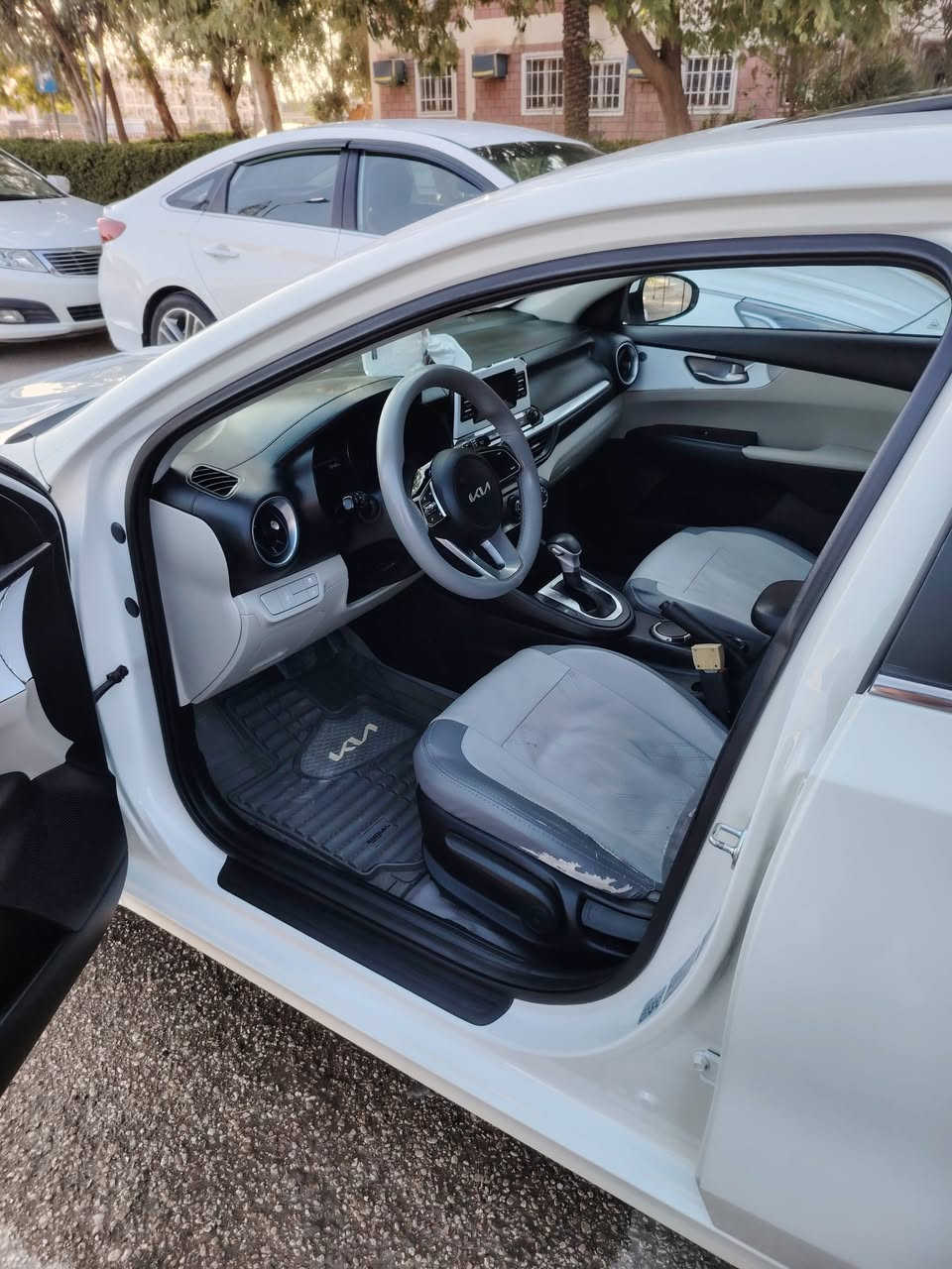 رمضان كريم
سيراتو ٢٠٢٣ فول مواصفات مكفوله من الصبغ والضربة والبارد مطلوبة باقيله سنتين وتنفك مطلوبة لمصرف باسم شخص اني مشتري منه شخصيا عندي وكاله عامة السعر 165 وبيه مجال بسيط
الاستفسار الاتصال ***********
