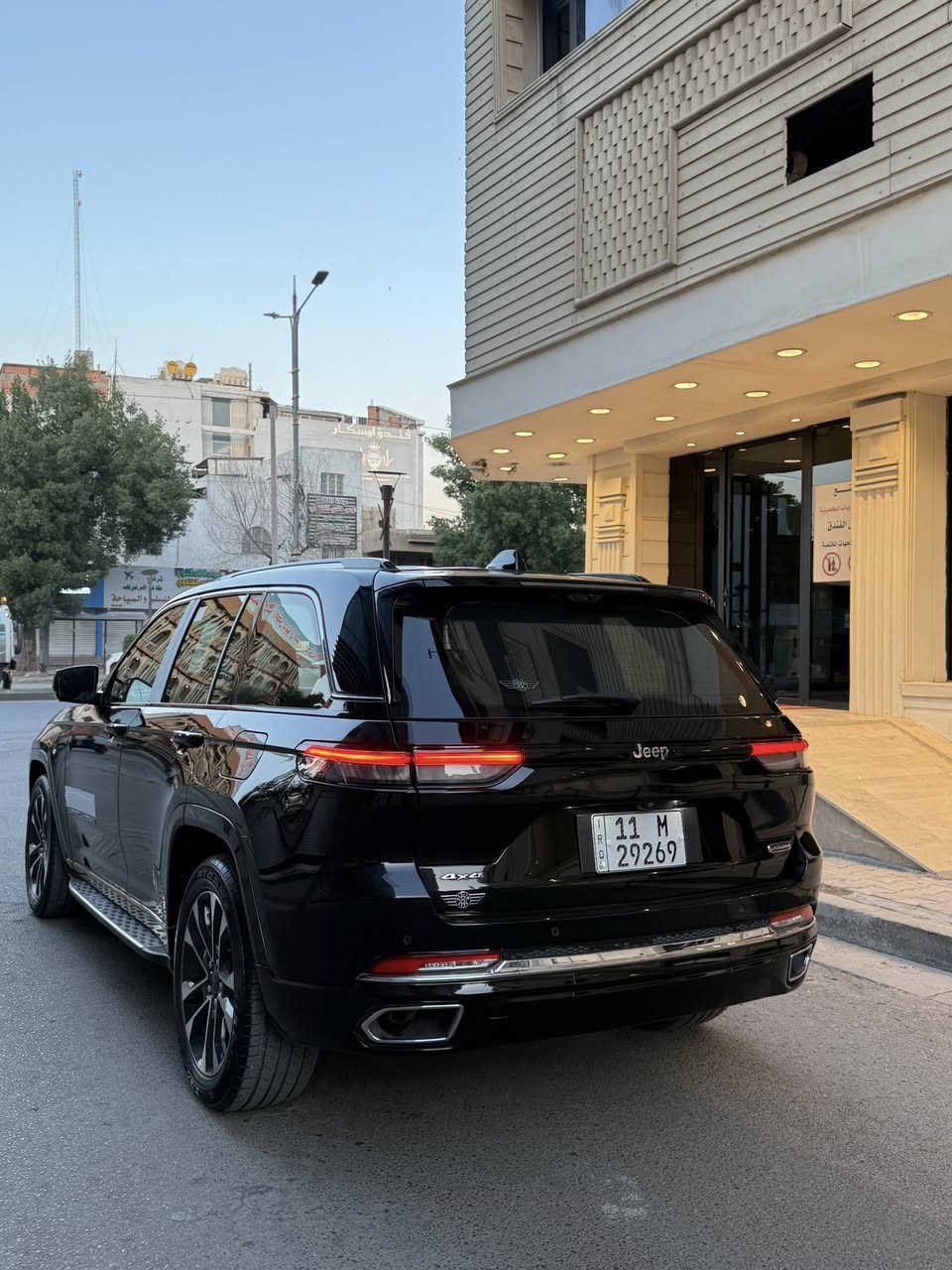 السلام عليكم جيب 2022 خليجية وكالة هارلم
السيارة فئه اوفرلاند معروفه مواصفاتها 
ماشية 21 الف كيلو حقيقي استخدام داخلي فقط حته نكراش بل بجم مابيها 
حته نايلونات الشركه بعدها بيهن كلهن 
السياره صارت بيها طخه بسيطه بغداد تبدلت باب اصليه نفس الكود ضبط متبين حته بسونر تبين فقط مفتوحه ومكانين بارد بسيطات وسعرها كلش حلو بلعافيه على الياخذها ب332 وبيها مجال بسيط 
مكاني كرادة ساحه كهرمانه ***********
