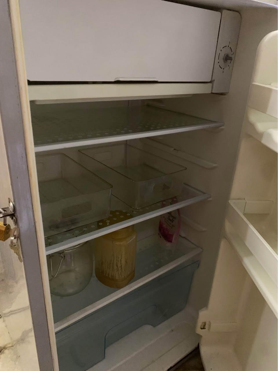 ثلاجة نظيفة للبيع 
تجمد وشغالة وما داخله تصليح 
سعر 55 عنوان الحرية الثالثه بغداد, العراق


**إذا كنت صاحب هذا الإعلان وتريد حذفه لأي سبب، رجاءا أرسل رسالة إلى الدعم الفني**