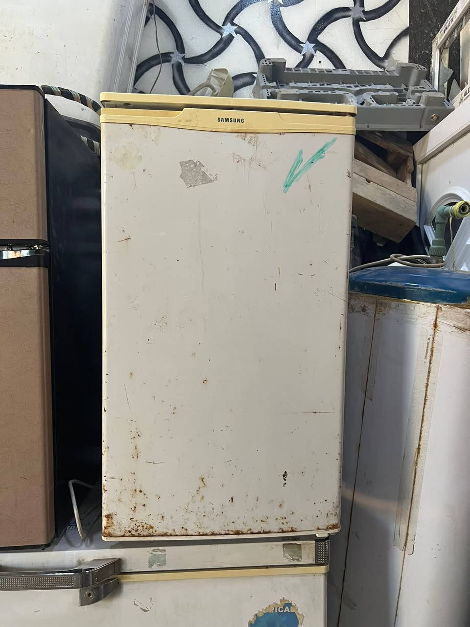 ثلاجات 2 للبيع سعر الوحده ٧٥ الف 
شرط الفحص والبروده واذا شلعه اثنيهن ١٢٥ الف 
كوفه حي ميسان /شارع البوريات / قرب البعاج 
للتواصل معنا واتساب على الرقم ***********
