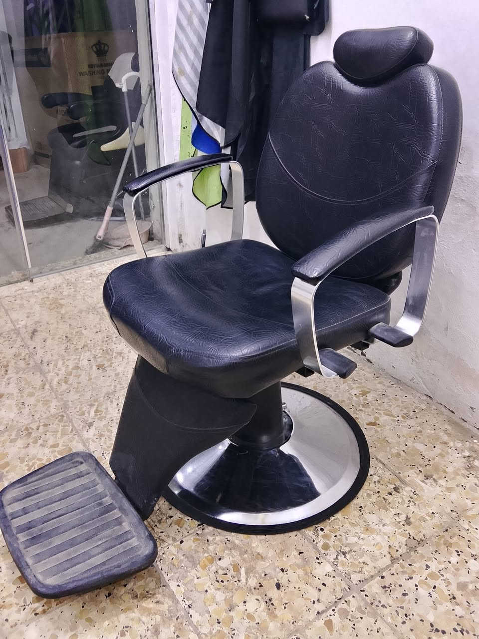 كرسي حلاقه البيع استعمال قليل السعر 150الف التواصل :***********
العنوان بغداد مدينه الصدر
