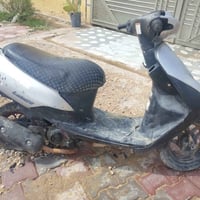 دراجه ساسوكي مجفته تجفيت جديد الدراجه بيها خربطه بل كهربائيات تستغل بس...