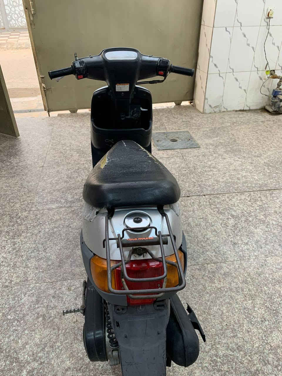 سلام عليكم شباب 
بتره خطين قفل اكسن للبيع
الدراجه جاهزه من الطول للطول كله شغاله سفل هندر ما مفتوحه دراجه مال حاويه شرط بيه بس ترايش تجاري الباقي كله اصلي 
المكان ناصريه مركز سومر 
السعر 350 وبيه مجال بسيط رقم الهاتف ***********
